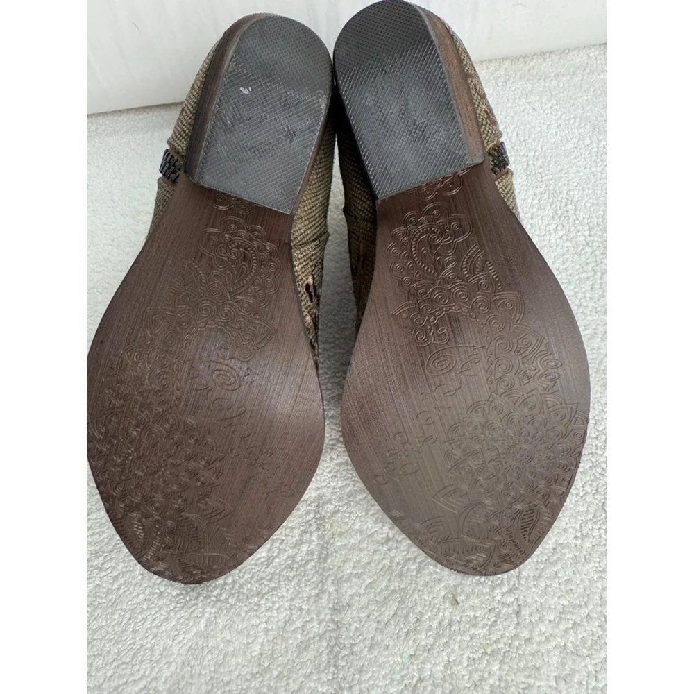 Women's Naughty Monkey Embroidered Ankle Boots Size 8.5 Brown on Brown